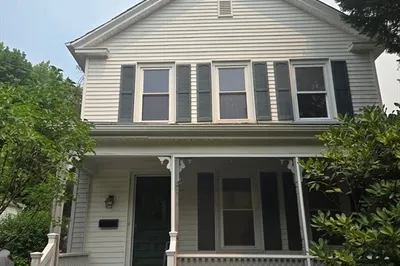 32 Hampden St