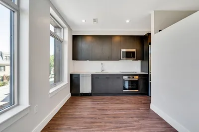 99 Sumner St #203