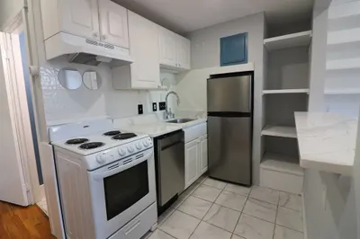 39 Irving St #4