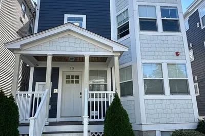 13 Ruthven St #2