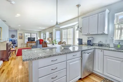 32 Lagrange St #1