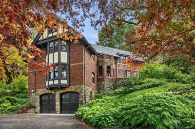 1125 West Roxbury Parkway