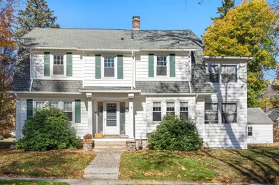 8 Roseland Rd