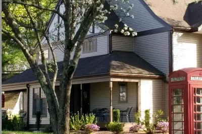 1 Hampton Ct #1