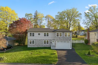 18 Elmcrest Rd