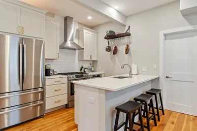 182 W 7th St #2