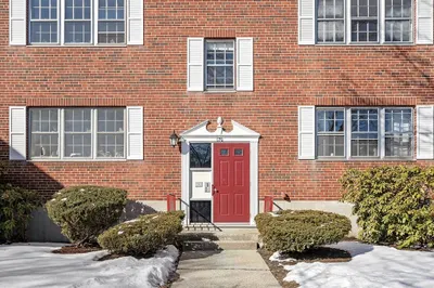 170 Lake Shore Rd #4