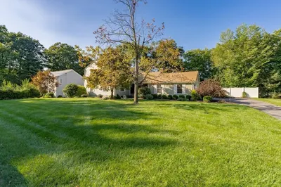 10 Oakcrest Dr