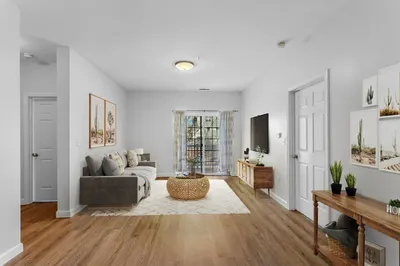23 Hampshire Rd #206