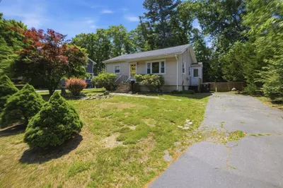 37 Courier St