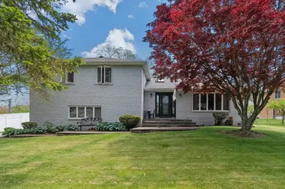 394 Lees River Ave 1