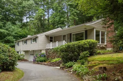 12 Algonquin Road 1