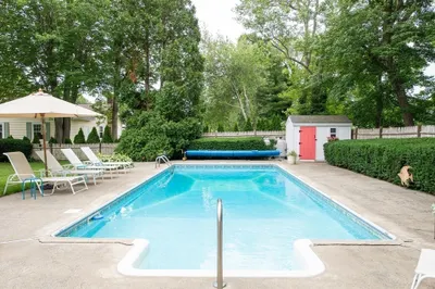12 Brook Dr
