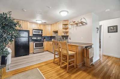 980 N Main St #8 1