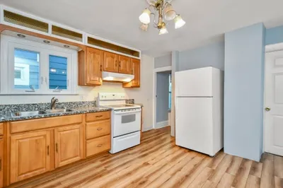 27 Brook St #1