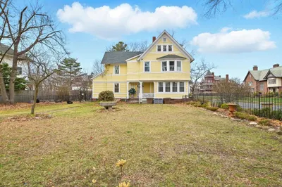346 Maple St 1