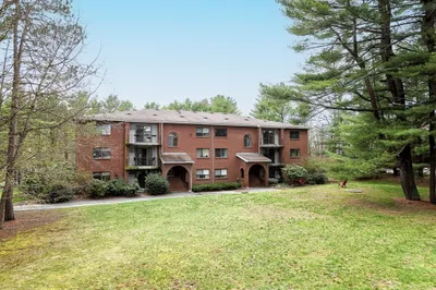 8 Longmeadow Dr #14 1