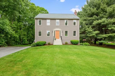 35 Laura Ln 1