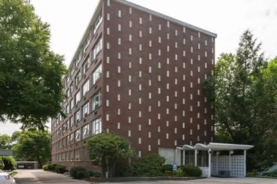 2 Hammond Pond Pkwy #402 1