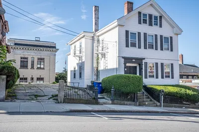251 Bank St 1