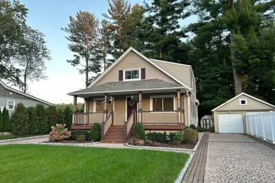 102 Cottage Rd 1