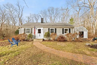 22 Eisenhower Ln