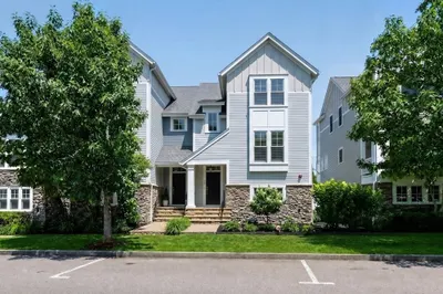 34 Parkview St 1