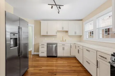 51 Roslin St #1