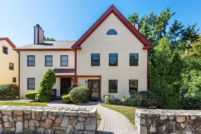 25 Cottage St #25