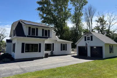 233 Gifford Ave 1