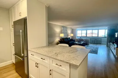 9 Hawthorne Place #11H