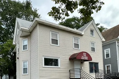 824 Broad St 1