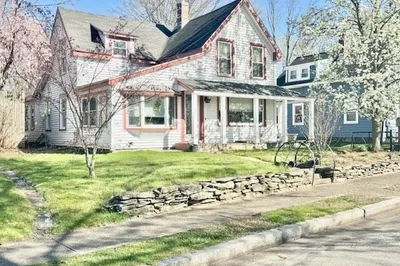 6 Forest St