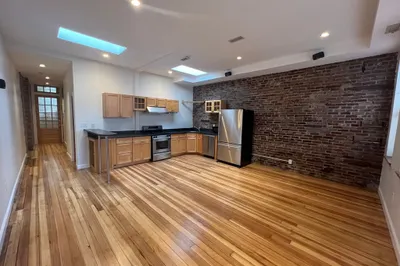 2 Prince St #4