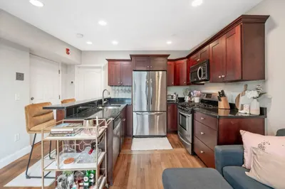 522 E 3rd St #3