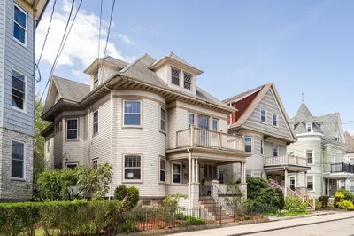 11-1/2 Spring Park Avenue 1