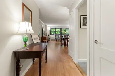 2 Hawthorne Pl #5M 1