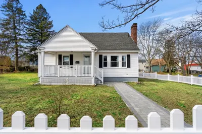 300 Colonial Road 1
