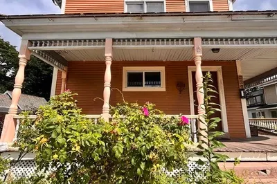 239 Bridge St 1