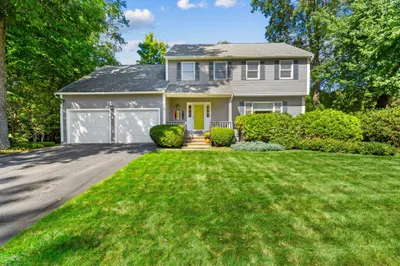10 Trevor Ln 1