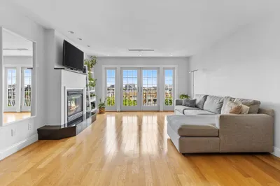 312-320 W 3rd St #204