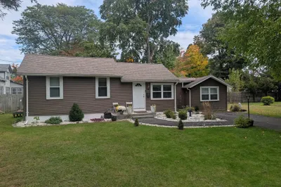 195 Ambrose St 1
