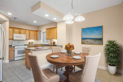 28 Emerald Ct #28 1