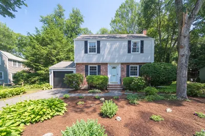 16 Surrey Ln 1