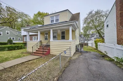 23 Taunton Ave 1