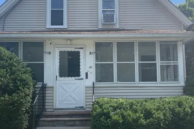 101 Laurence St 1