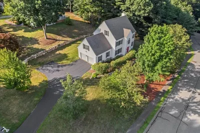 22 Fiske Rd