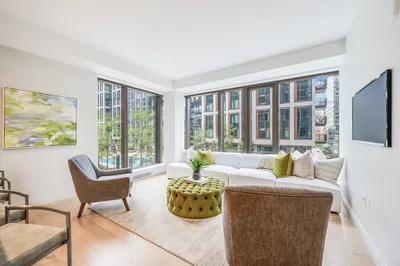 135 Seaport Blvd #1607 1