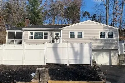 15 Livingstone Lane