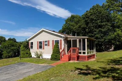 6 Headlands Dr 1